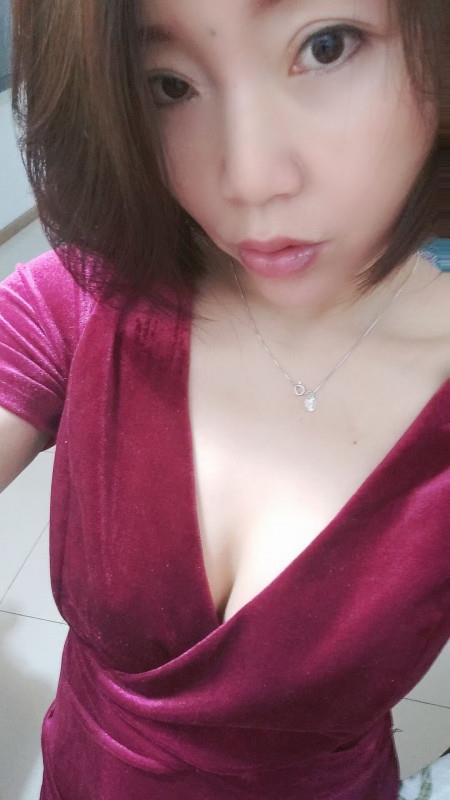 服务很全的小姐姐 第1张