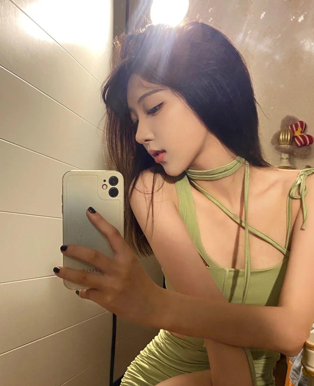 二刷干炮一把长腿细腰妹子 第2张