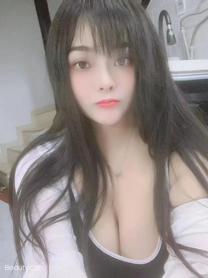 武汉巨乳妹子 第2张